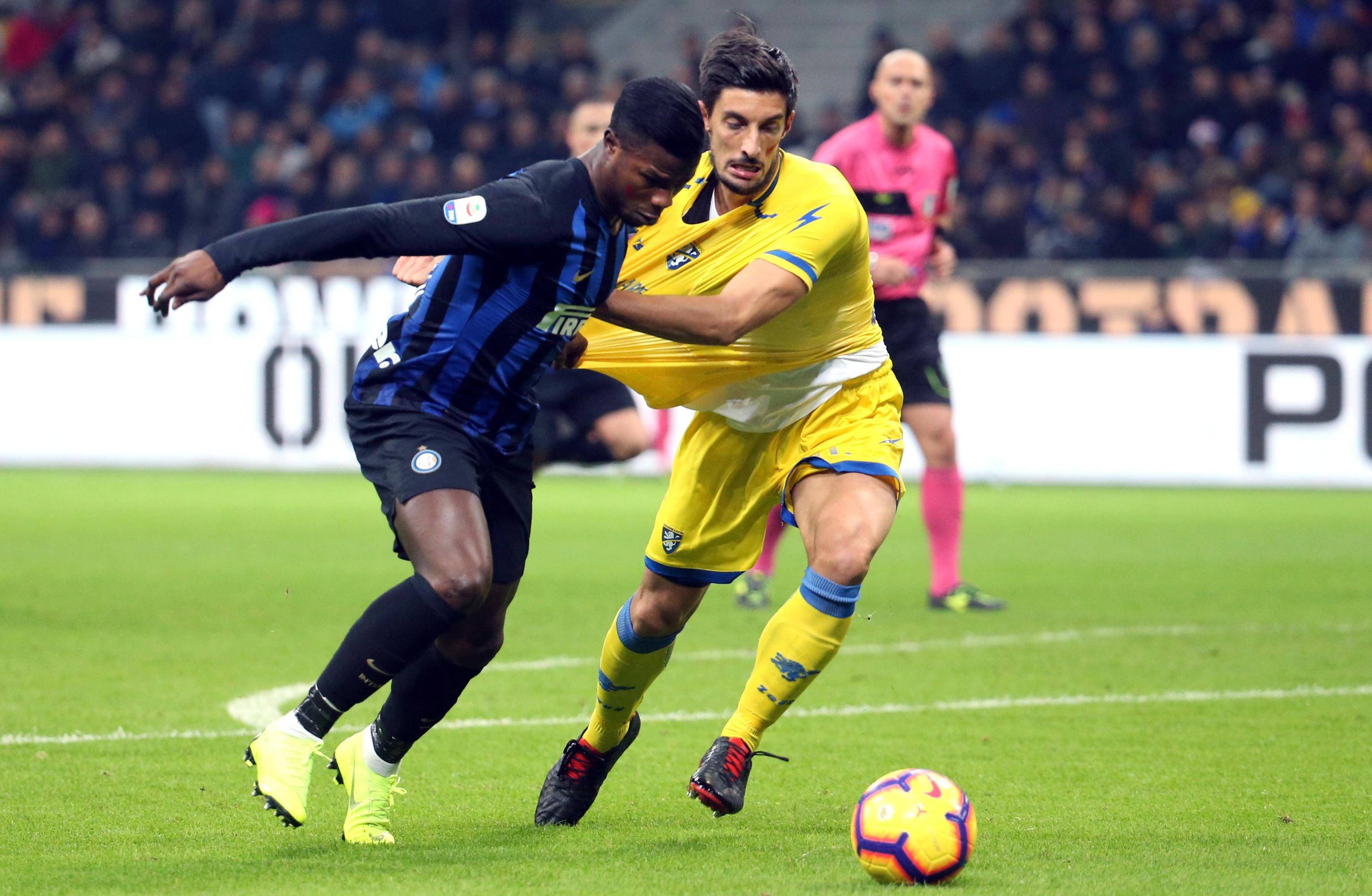 巴黎圣日耳曼前锋完美脚法，助球队取胜