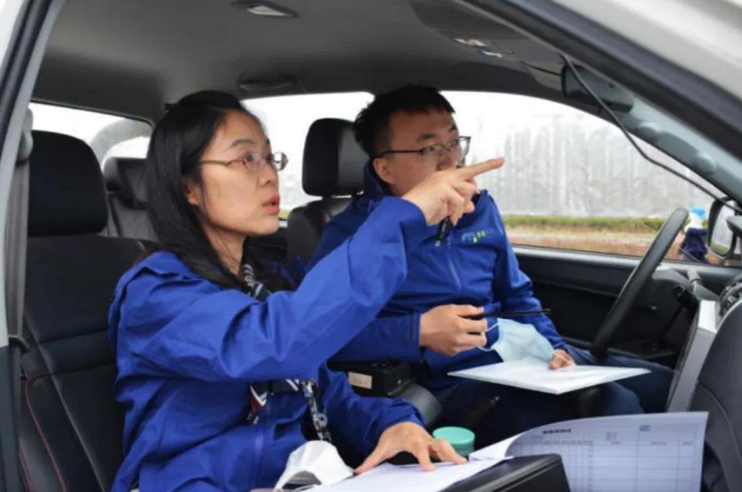 中欧选手突破难关，奋勇前行的简单介绍