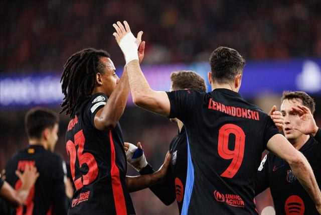 战术奏效！本菲卡双翼齐飞压制曼联整场无力还手！的简单介绍